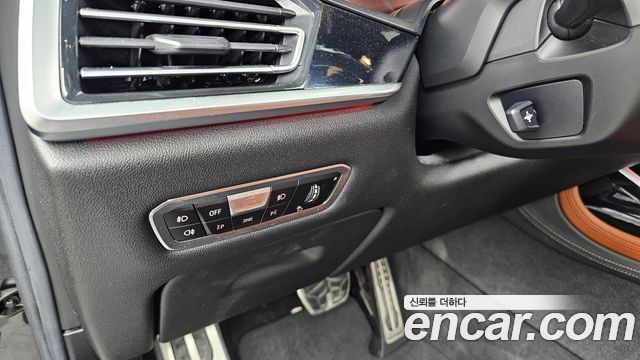 BMW X7 2019 — photo 28