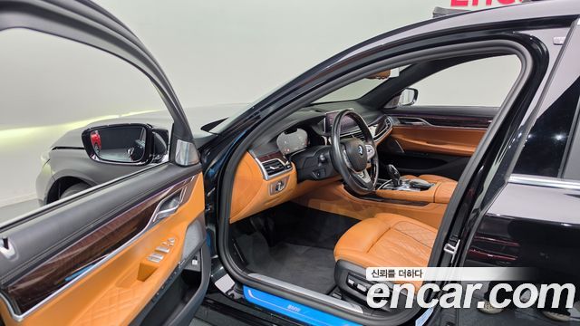 BMW 7-Series 2020 — photo 11