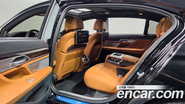 BMW 7-Series 2020 — photo 12
