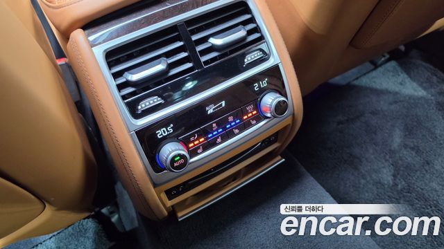 BMW 7-Series 2020 — photo 17
