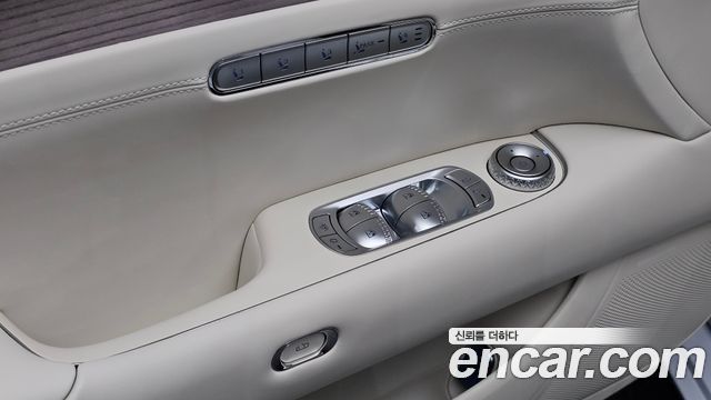 Genesis G90 2023 — photo 30