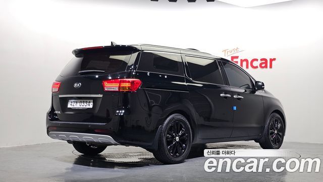 Kia Canival 2017 — photo 2