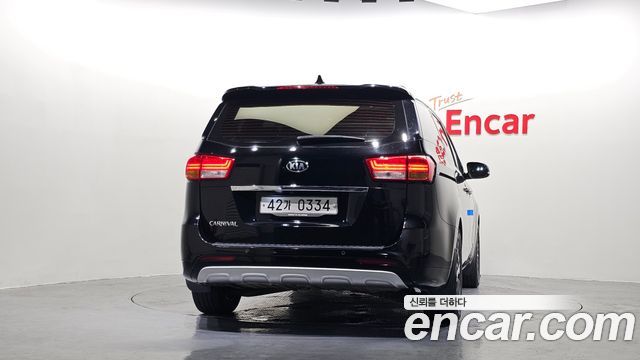 Kia Canival 2017 — photo 4