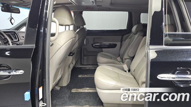 Kia Canival 2017 — photo 11