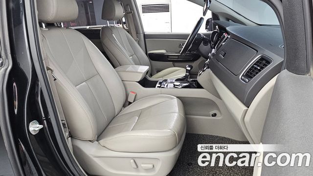 Kia Canival 2017 — photo 12