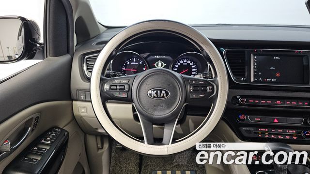 Kia Canival 2017 — photo 15