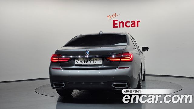 BMW 7-Series 2018 — photo 4