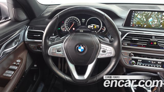 BMW 7-Series 2018 — photo 18