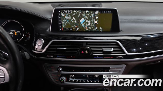 BMW 7-Series 2018 — photo 19