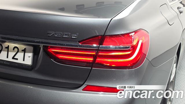 BMW 7-Series 2018 — photo 9