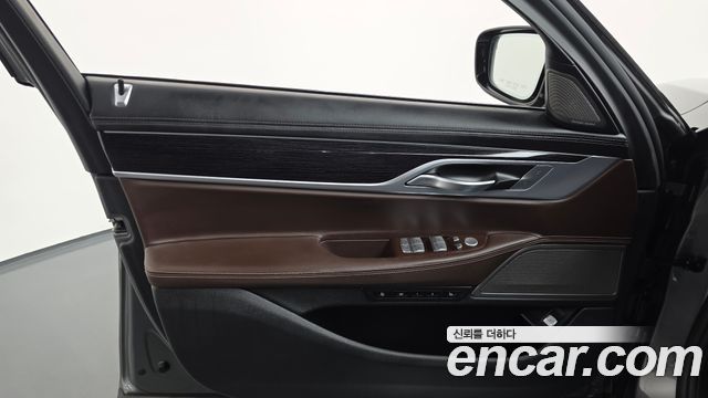 BMW 7-Series 2018 — photo 14