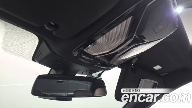 BMW 7-Series 2018 — photo 28