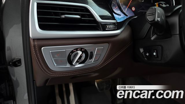 BMW 7-Series 2018 — photo 29