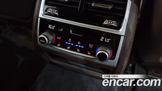 BMW 7-Series 2018 — photo 33
