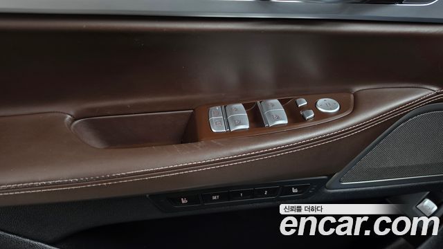 BMW 7-Series 2018 — photo 36