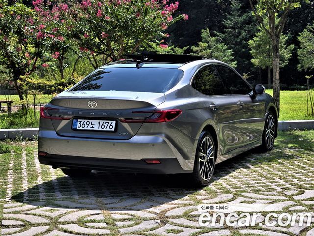 Toyota Camry 2026 — photo 2