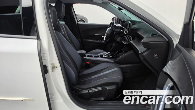 Peugeot 2008 2021 — photo 16