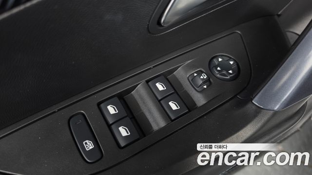 Peugeot 2008 2021 — photo 27