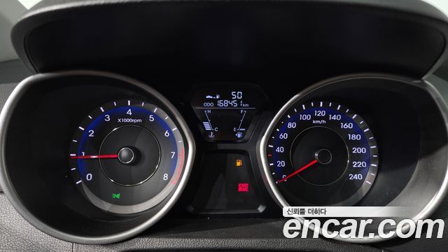 Hyundai AVANTE 2012 — photo 11