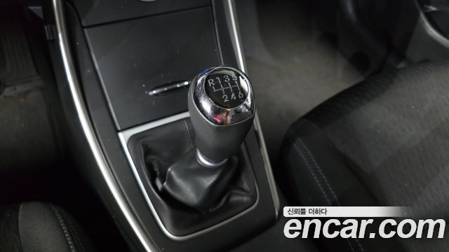 Hyundai AVANTE 2012 — photo 12