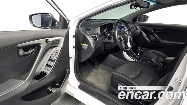 Hyundai AVANTE 2012 — photo 13