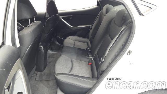 Hyundai AVANTE 2012 — photo 17