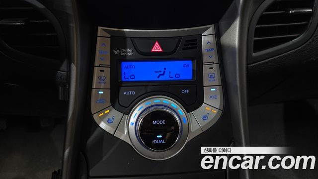 Hyundai AVANTE 2012 — photo 25