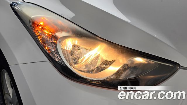Hyundai AVANTE 2012 — photo 8