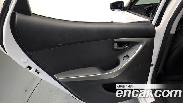Hyundai AVANTE 2012 — photo 15