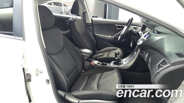 Hyundai AVANTE 2012 — photo 16