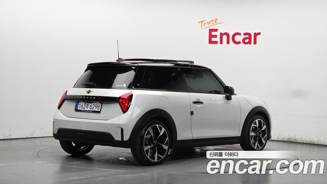 Mini Cooper 2026 — photo 2
