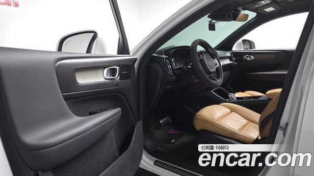 Volvo XC40 2019 — photo 13