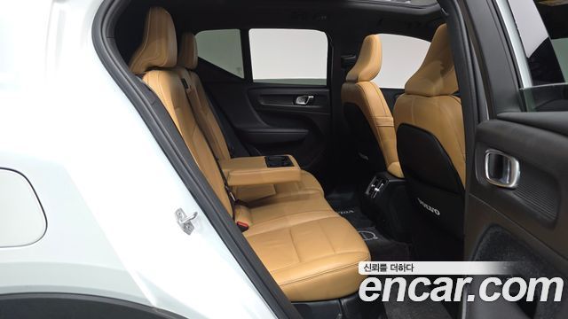 Volvo XC40 2019 — photo 17