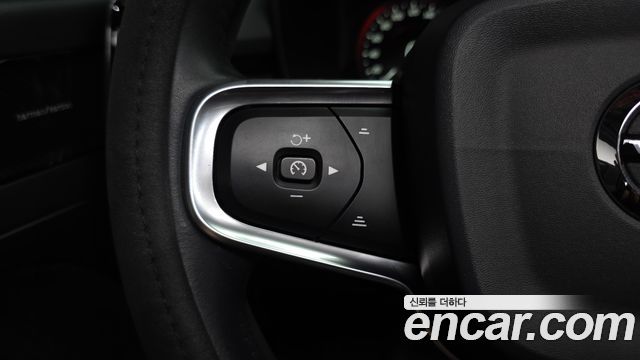 Volvo XC40 2019 — photo 24