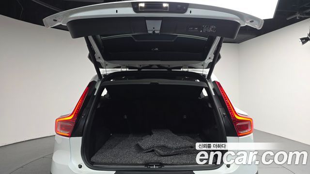 Volvo XC40 2019 — photo 26