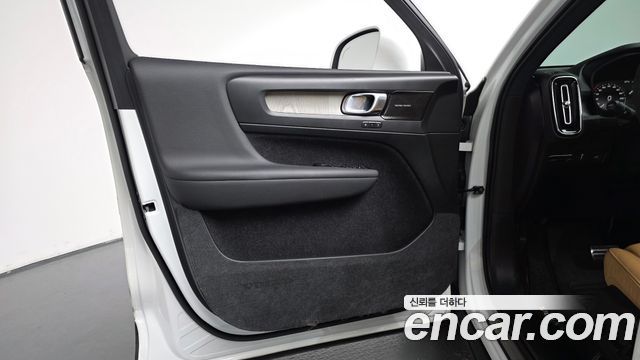 Volvo XC40 2019 — photo 14
