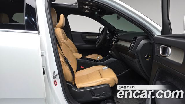 Volvo XC40 2019 — photo 16