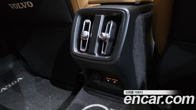 Volvo XC40 2019 — photo 31