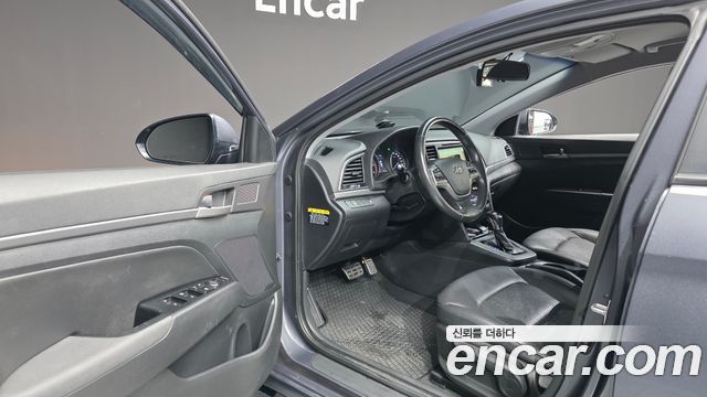 Hyundai AVANTE 2016 — photo 13