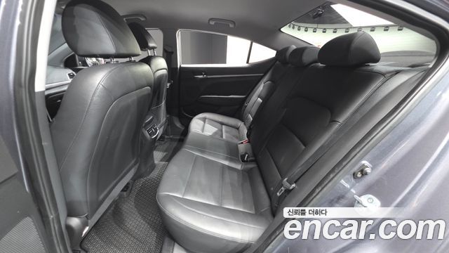 Hyundai AVANTE 2016 — photo 18