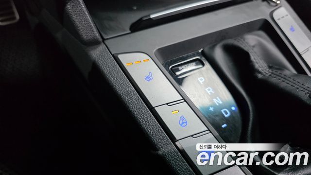 Hyundai AVANTE 2016 — photo 24
