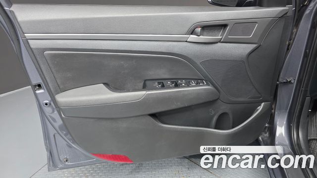 Hyundai AVANTE 2016 — photo 14