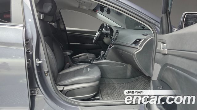 Hyundai AVANTE 2016 — photo 16