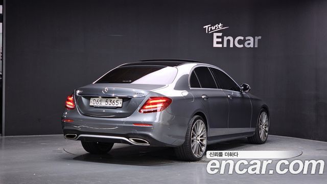 Mercedes-Benz E-Class 2017 — photo 2