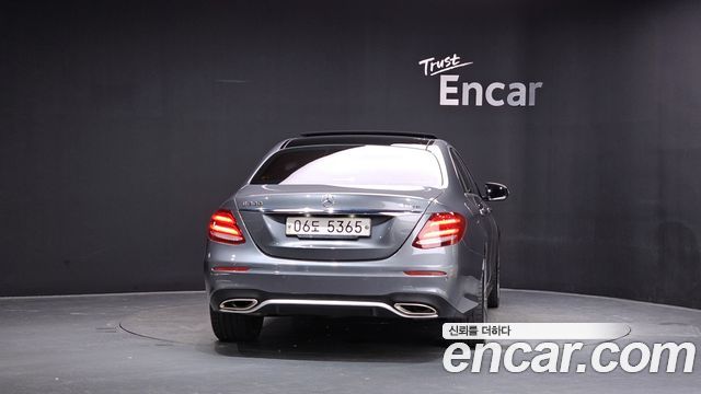 Mercedes-Benz E-Class 2017 — photo 4