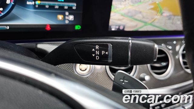Mercedes-Benz E-Class 2017 — photo 9