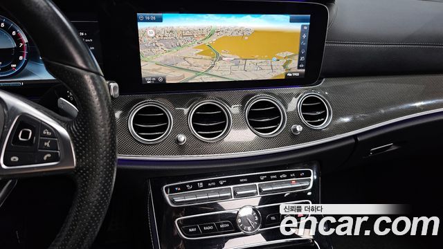 Mercedes-Benz E-Class 2017 — photo 13