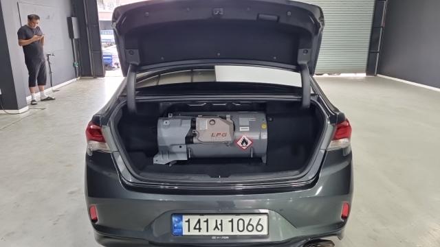 Hyundai Sonata 2019 — photo 18