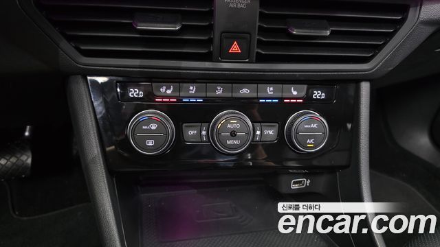 Volkswagen Jetta 2020 — photo 21