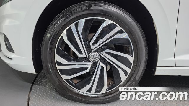 Volkswagen Jetta 2021 — photo 5